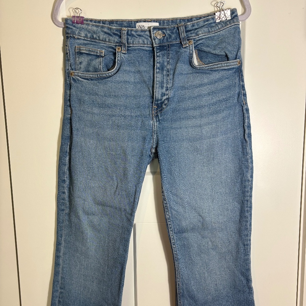 Zara Straight Leg‎ Jeans Size 8 with Cut Off Bottoms detail